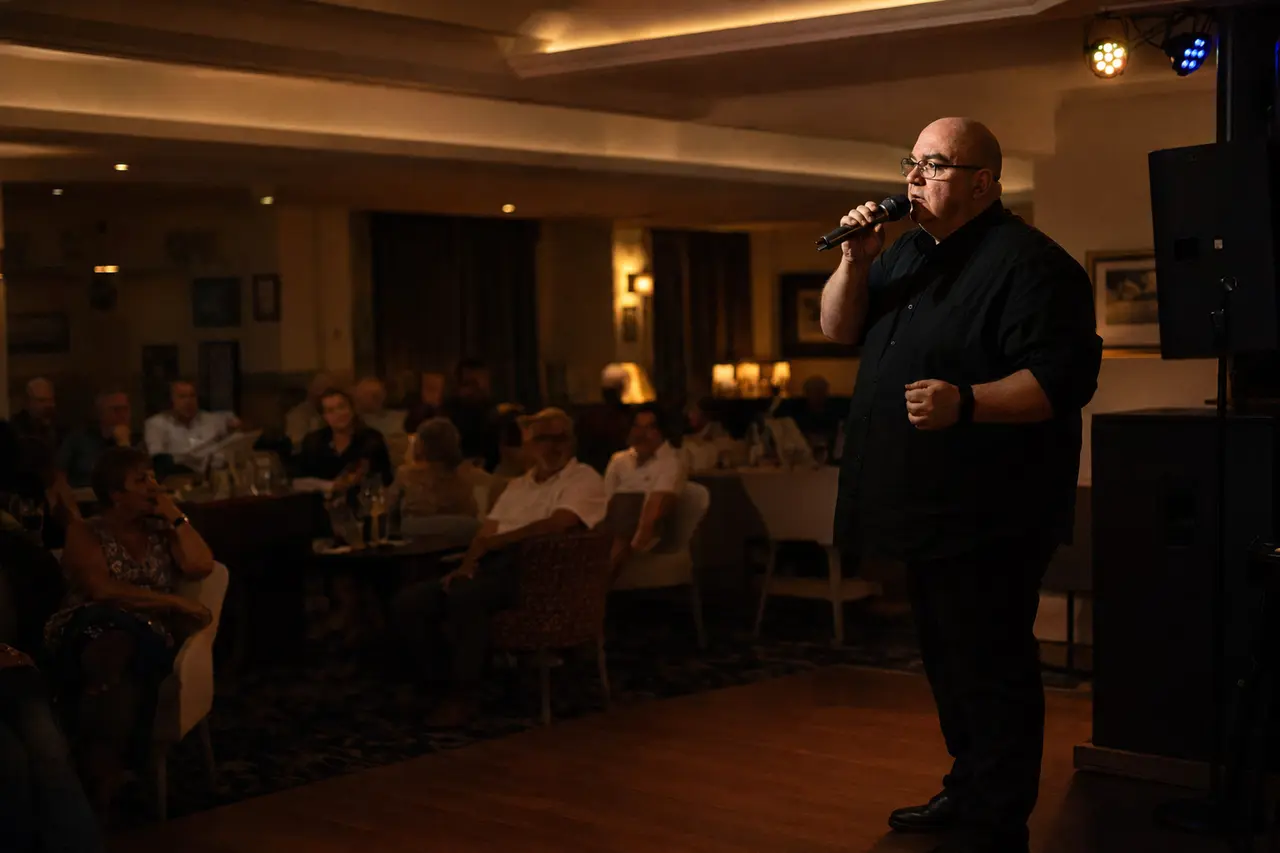 Live entertainment in a hotel or holiday park